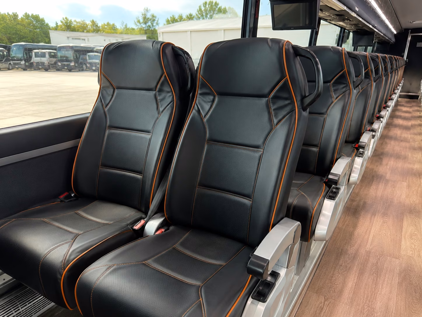 newport news airport charter buses to colonial williamsburg